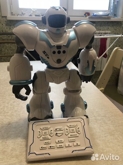 Робот игрушка на пульту