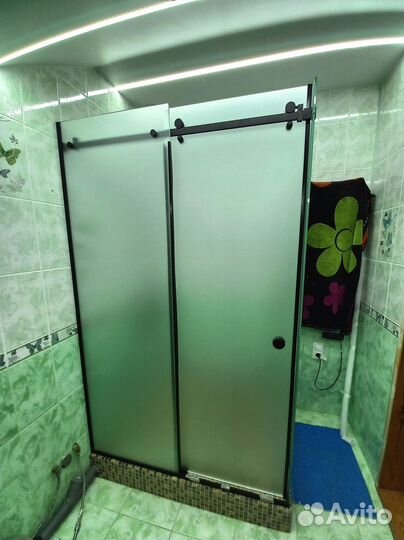 Стеклянные перегородки в ванную