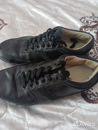 Кроссовки женские