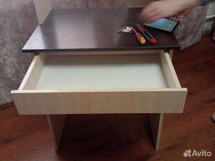 Письменный стол для школы и работы