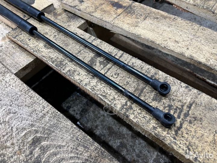 Амортизатор капота Bmw Z4 E85 M54B25 2003