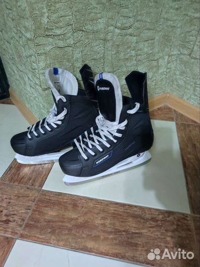 Коньки хоккейные 44 размер новые