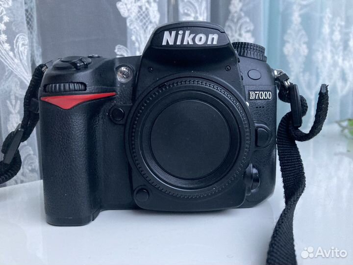 Зеркальный фотоаппарат Nikon d7000 body