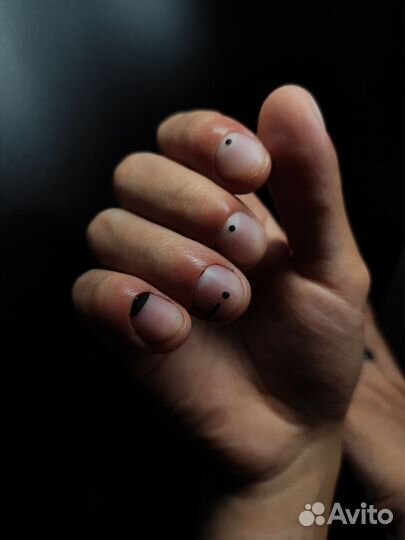 Мастер маникюра и наращивания ногтей