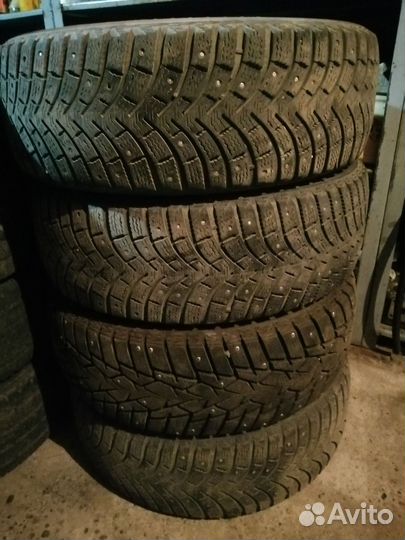 Michelin Agilis 215/65 R16