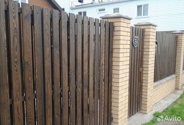 Забор из евроштакетника качественно работа по дого