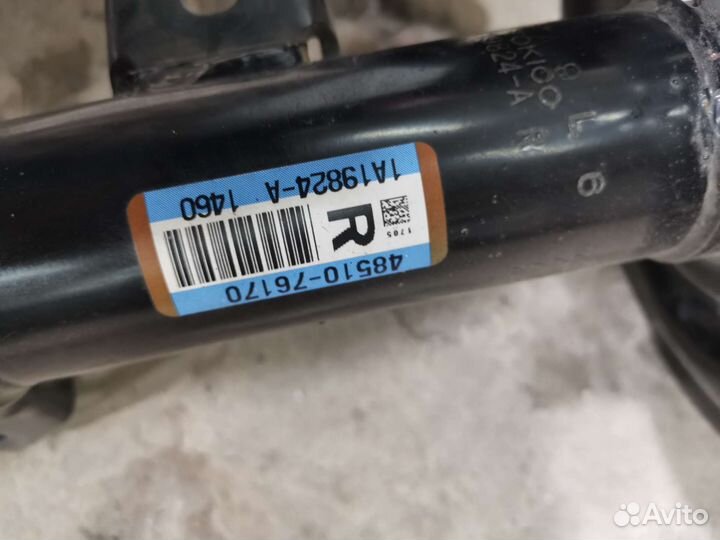 Передняя правая стойка lexus ux амортизатор