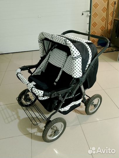 Коляска прогулочная всесезонная