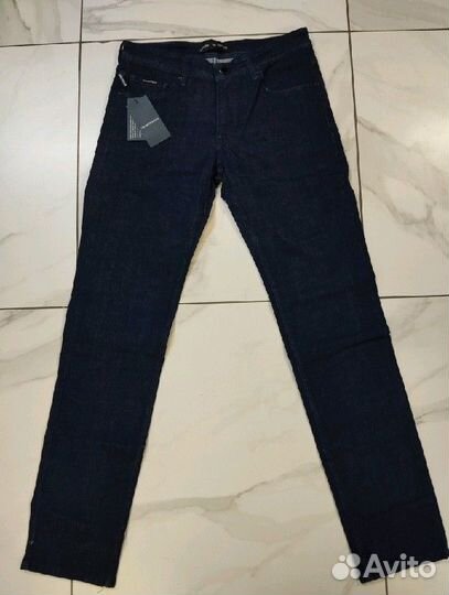 Джинсы Armani Exchange