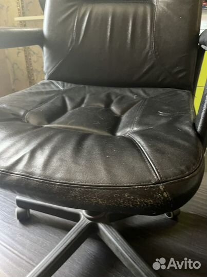 Кожанное кресло
