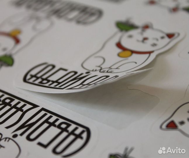 Печать наклеек с контурной резкой