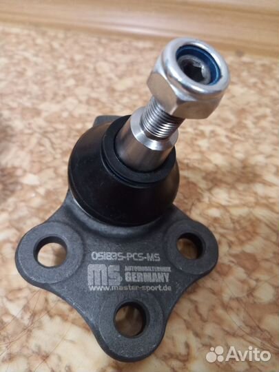 Продам шаровую опору рычага 401602308R