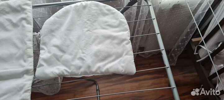 Детская кроватка с маятником