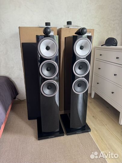 Напольная акустика Bowers & Willkins 703 S3 Gloss