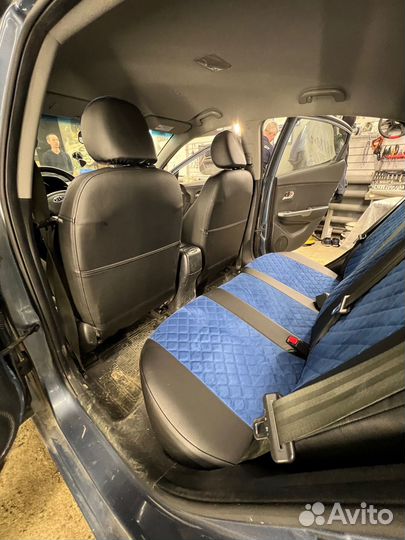 Чехлы Автопилот KiaRio3 черные с синей алькантарой