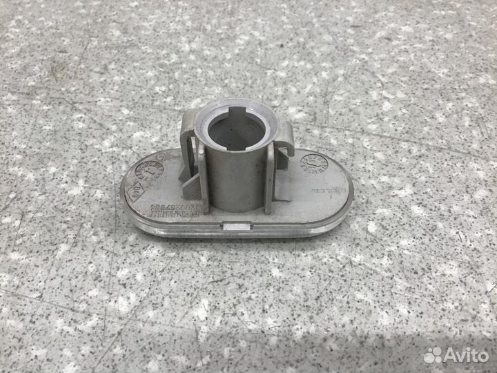 Повторитель на крыло правый белый VAZ LADA Largus