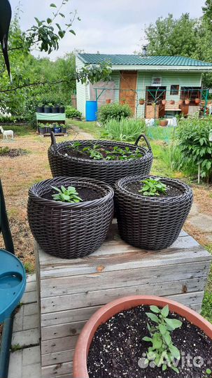 Кашпо из искуственного ротанга