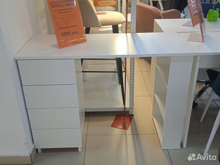 Маникюрный стол