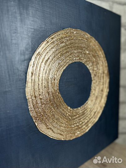 Картина с текстурной пастой и золотой поталью