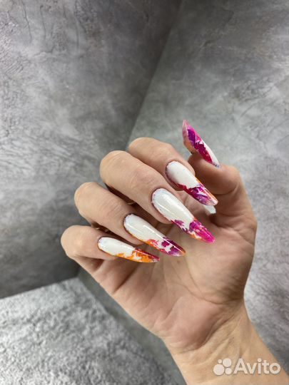 Модель на наращивание ногтей