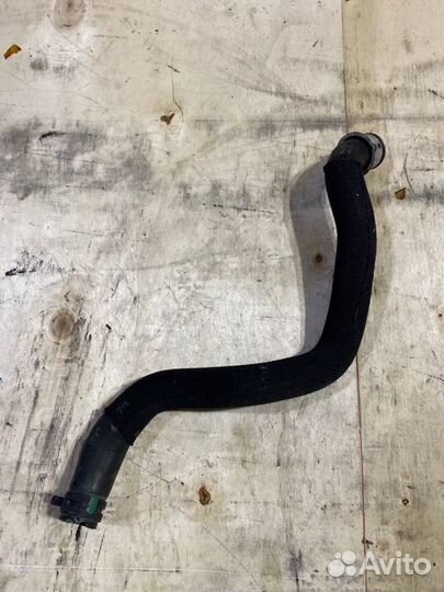 Патрубок системы охлаждения Mercedes-Benz E-Class