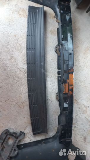 Задний бампер на Toyota land cruiser 200