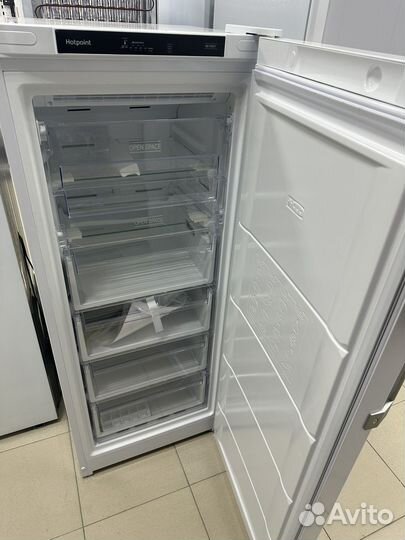 Морозильная камера hotpoint HFZ 5151 W