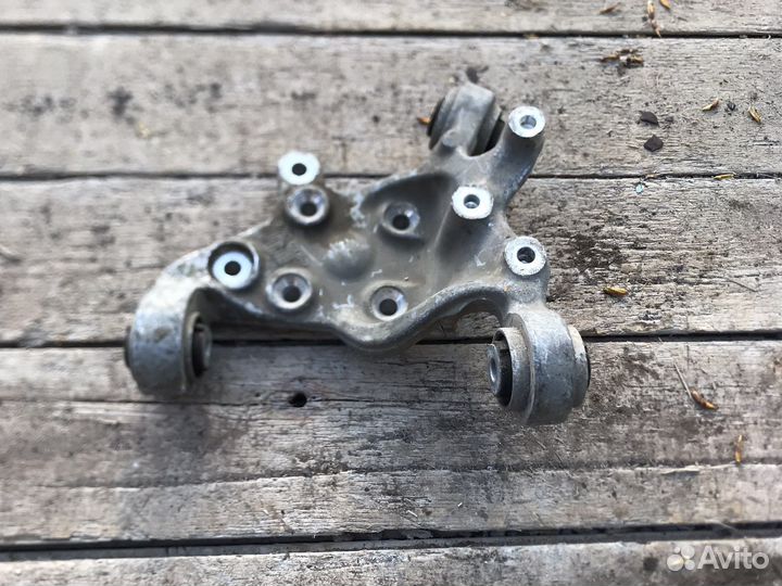 Кулак задний левый Мерседес сла w117