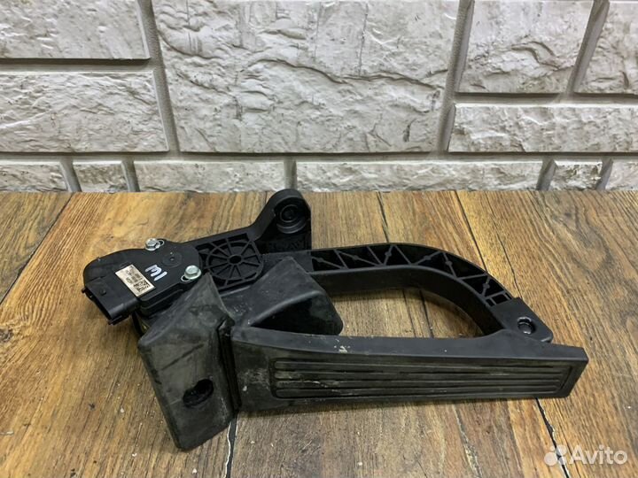 Hyundai Santa Fe (DM) Педаль газа