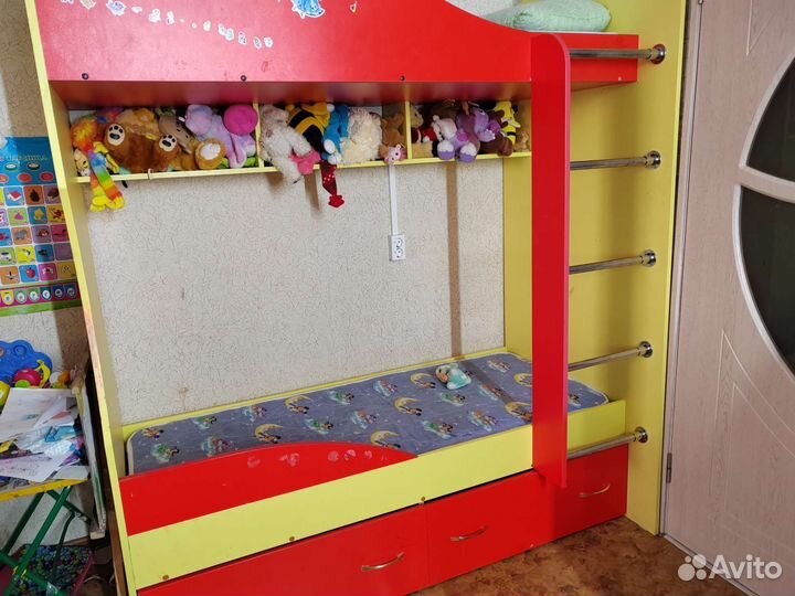 Двухъярусная кровать