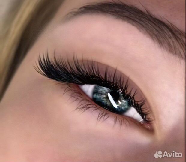 Мастер по наращиванию ресниц