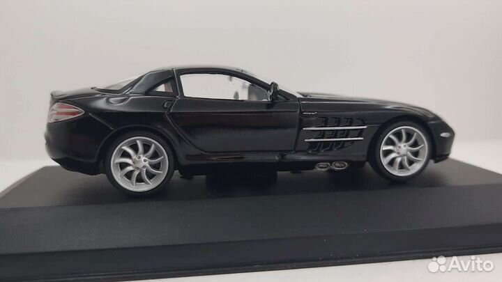Mercedes SLR McLaren 2004 Модель автомобиля 1:43