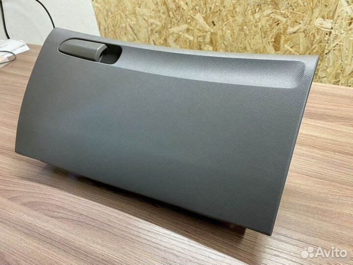 Бардачок Honda Civic 8