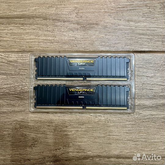 Оперативная память Corsair Vengeance LPX 16 гб