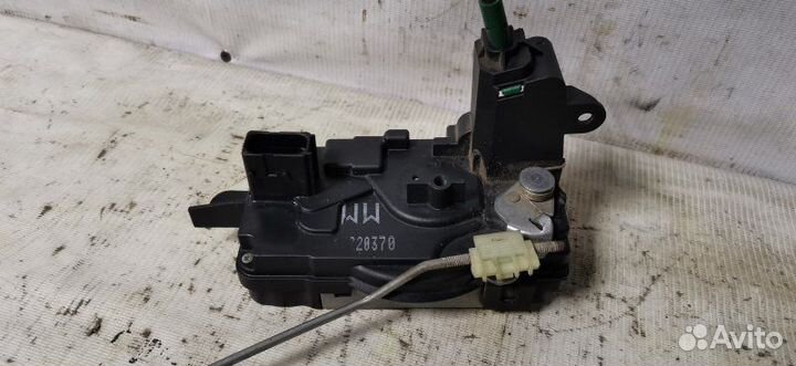 Замок двери передний правый Опель Astra H седан