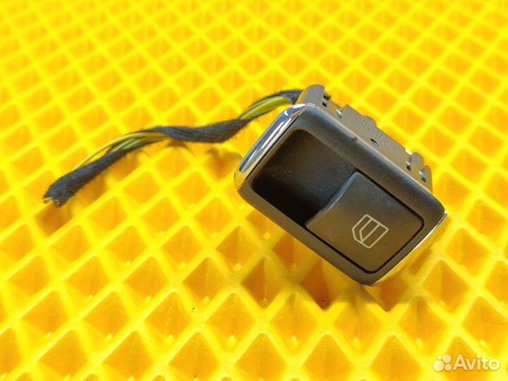 Кнопка стеклоподъемника Mercedes E W212 3.5 2010
