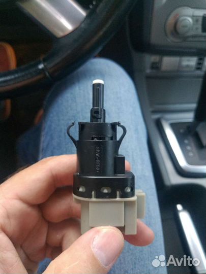 Выключатель стоп сигналов Форд/Ландровер