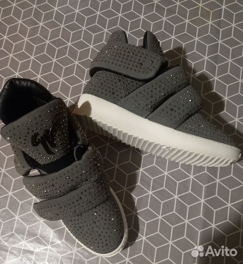 Ботинки утеплённые для девочки, новые,33 размера