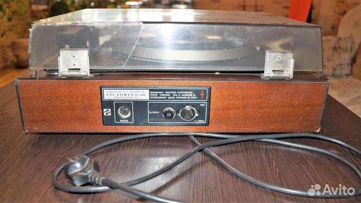 Виниловый проигрыватель