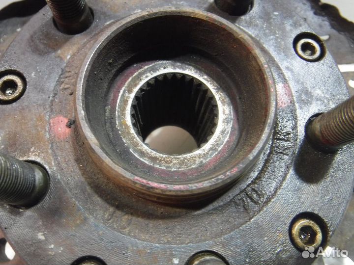 Кулак передний правый Subaru Legacy B11