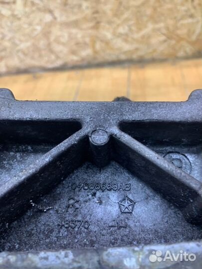 Кронштейн двигателя Chrysler Pt Cruiser ECC 2002