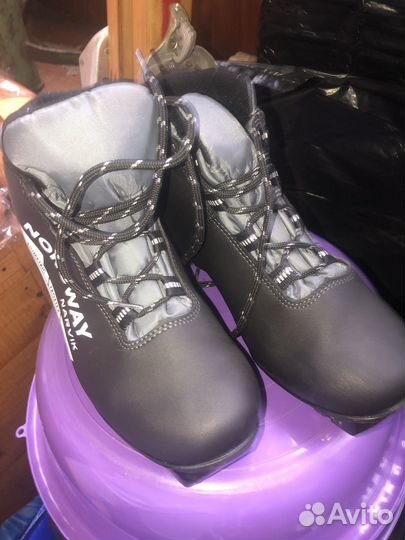 Лыжи и ботинки