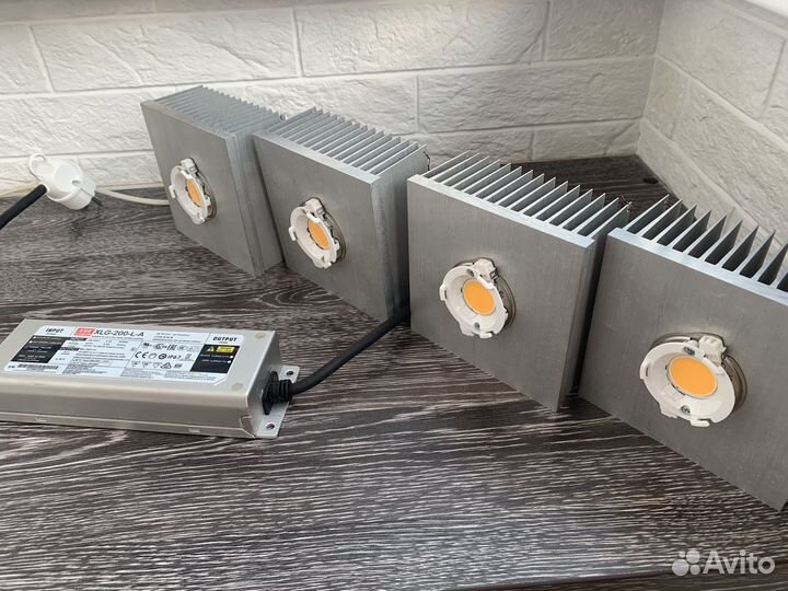 Фитолампа на диодах Cree для растений 200Вт