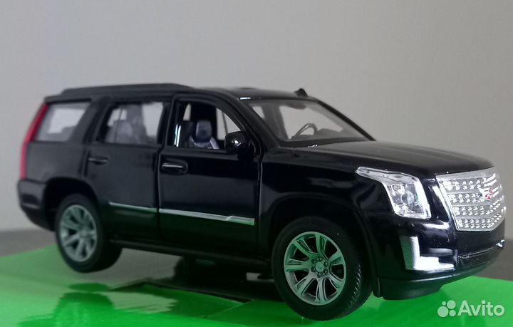 Модель автомобиля Cadillac Escalade Welly оригинал