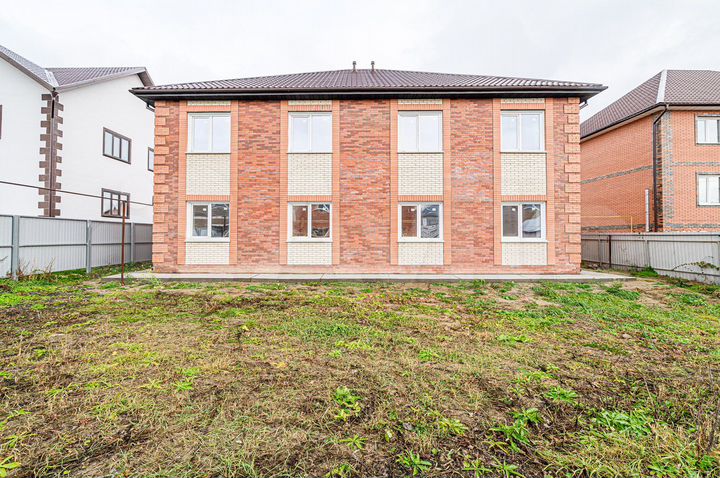 Коттедж 304 м² на участке 6 сот.