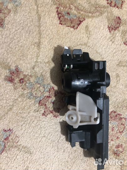 Замок от багажника mersedes