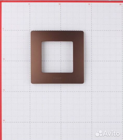 Рамка Legrand Etika 672571 одноместная универсальная какао