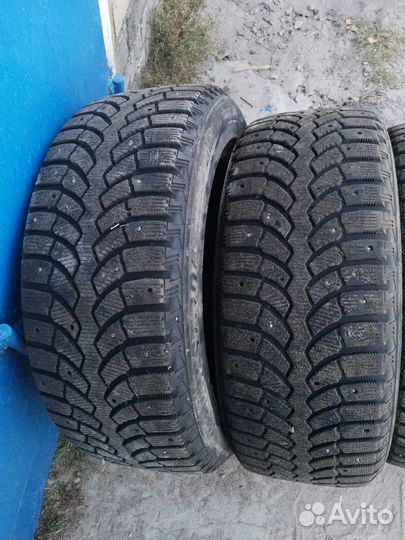 Bridgestone Blizzak Spike-01 205/55 R16