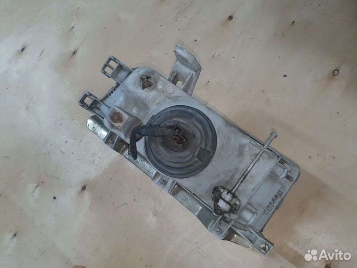 Передняя фара на тайота королла