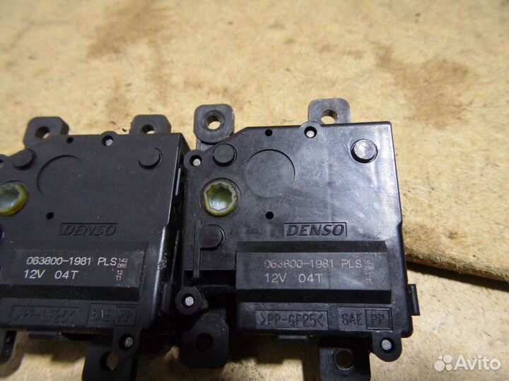 Моторчик заслонки печки Тойота Лексус